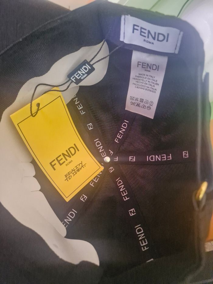 Casquette fendi noir - photo numéro 3