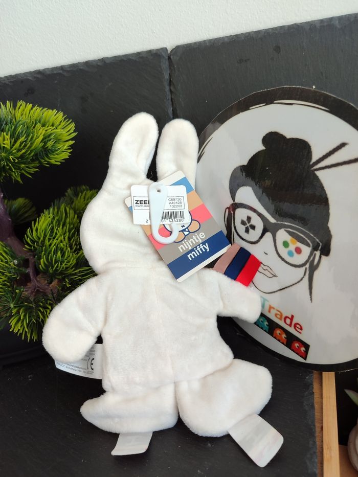 doudou lapin nijntje miffy hi! rayé blanc bleu orange rouge Zeeman tiamo DD03055 - photo numéro 2
