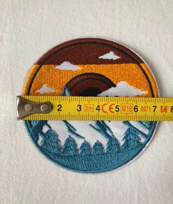 Écusson patch brodé montagne Neuf - photo numéro 2
