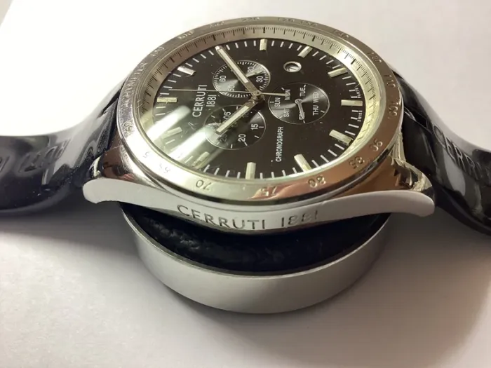 Montre Chrono Cerruti. Pile neuve. - photo numéro 5