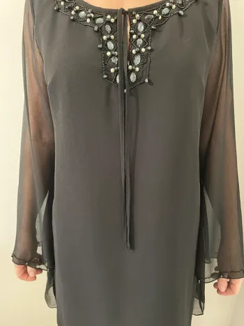 Tunique noire avec strass