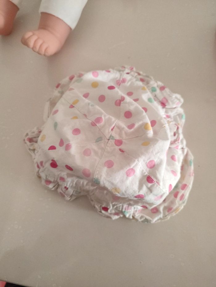 Chapeau blanc a pois - photo numéro 5