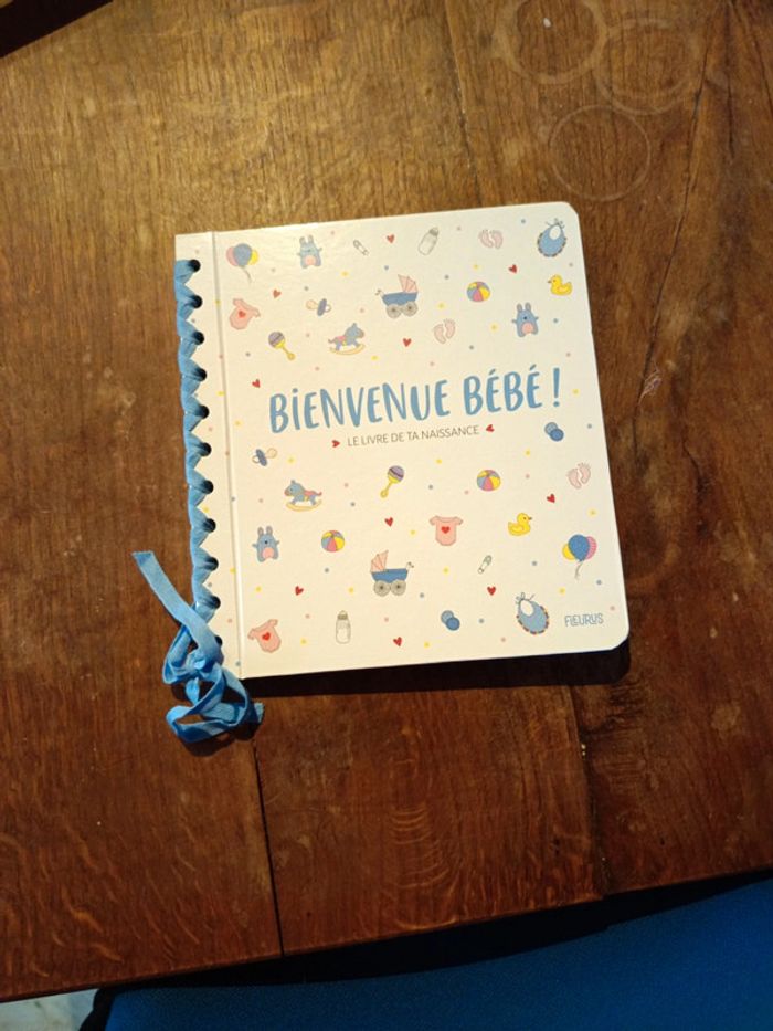 Livre Bienvenue bébé  le livre de ta naissance