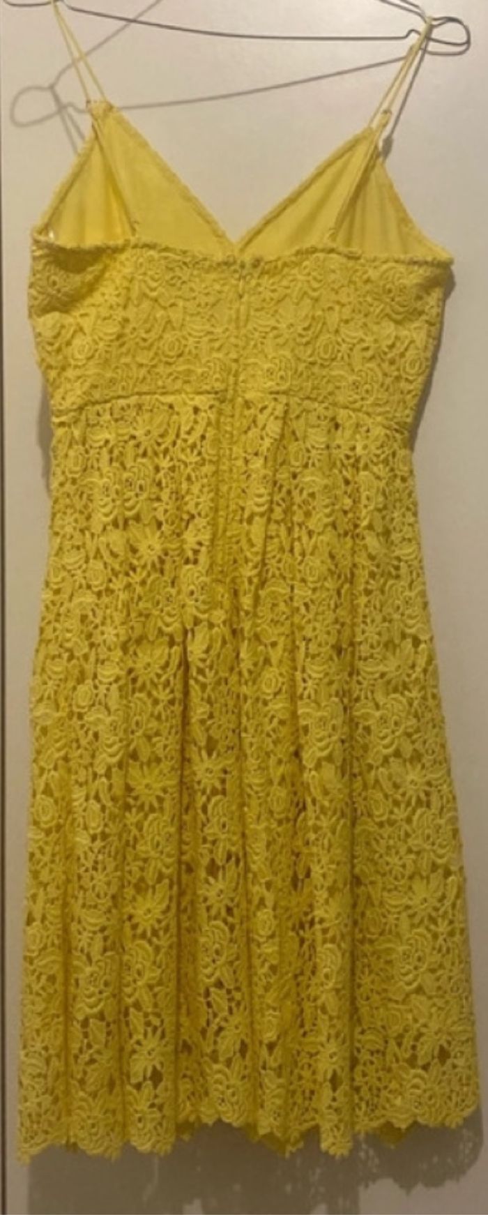 Robe jaune en dentelle - photo numéro 2