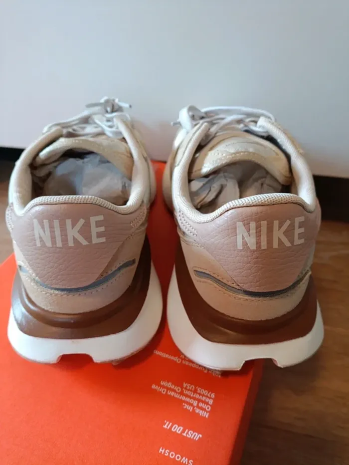 Baskets sneakers Nike waffle phoenix femme - photo numéro 9