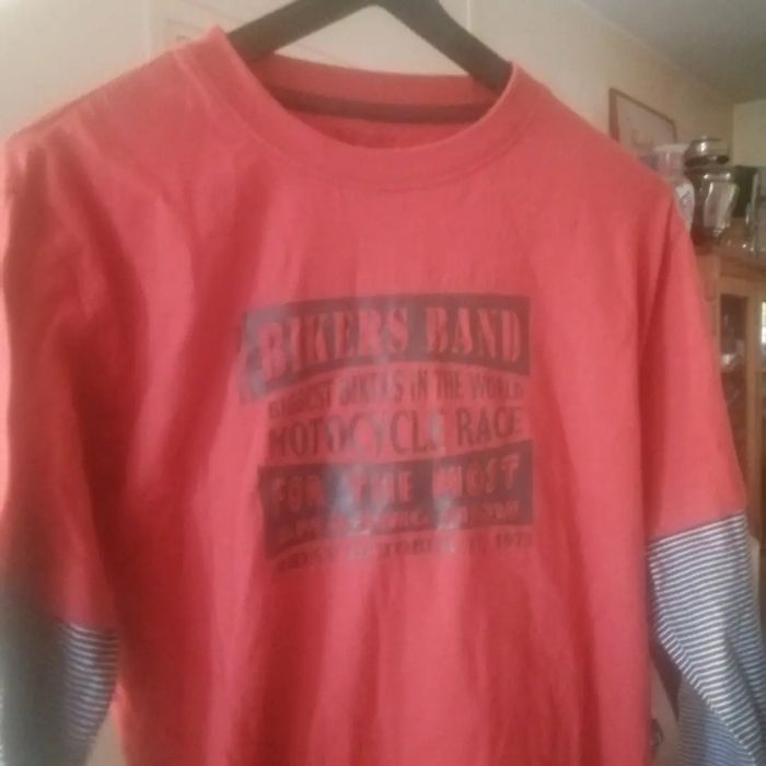 🌸Tee shirt manche longue rouge à imprimés Taille 12 ans Neuf🌸 - photo numéro 2