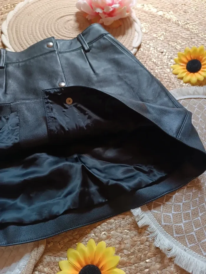Jupe en cuir noire taille 36 - photo numéro 4