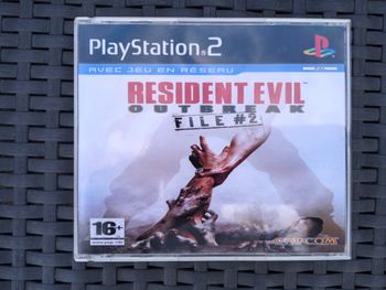 Resident Evil Outbreak File #2 (PS2) + Carte mémoire 64 Mo avec sauvegardes complètes