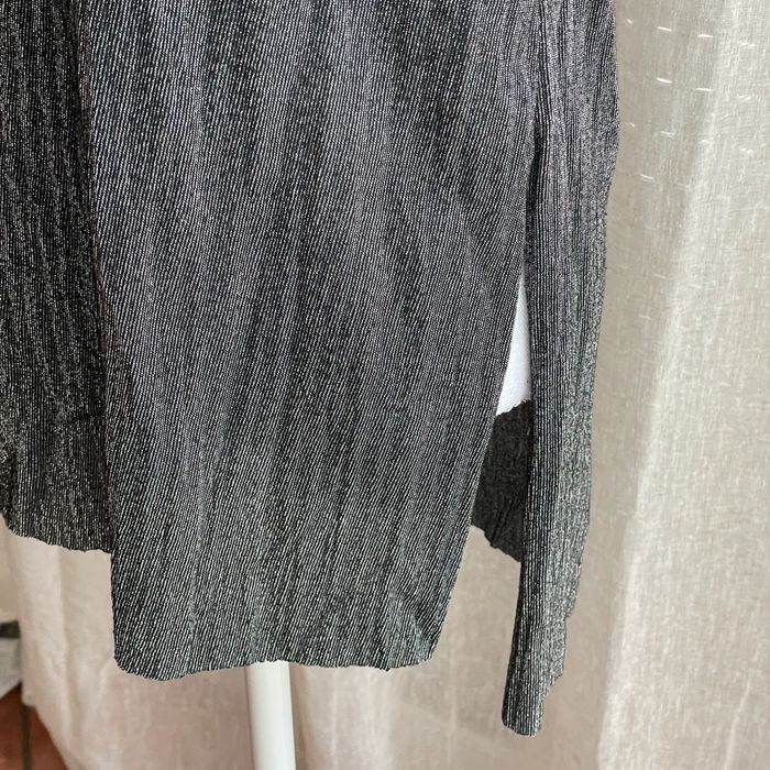 T-shirt gris fonce métallisé un peu transparent - photo numéro 4