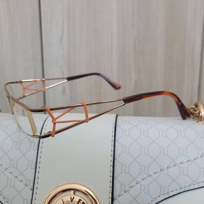 Monture de lunette Vintage, femme, forme rectangulaire, pas tres haute. Marque  LevelMonture de lunette Vintage, femme, forme rectangulaire, pas tres haute. Marque  Emporio Armani - photo numéro 2