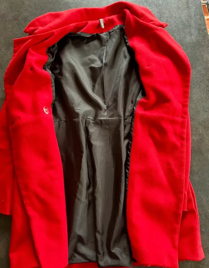 Manteau rouge - photo numéro 4