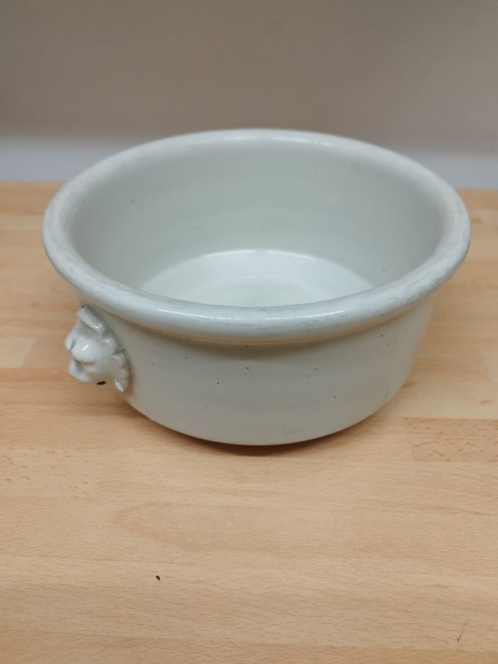 Cache pot en porcelaine
Dimension diamètre 22 cm x hauteur 10,5 cm - photo numéro 4