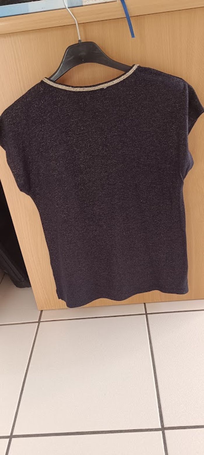 tee shirt MORGAN bleu marine avec liseret or col et épaule taille 36 NEUF - photo numéro 2