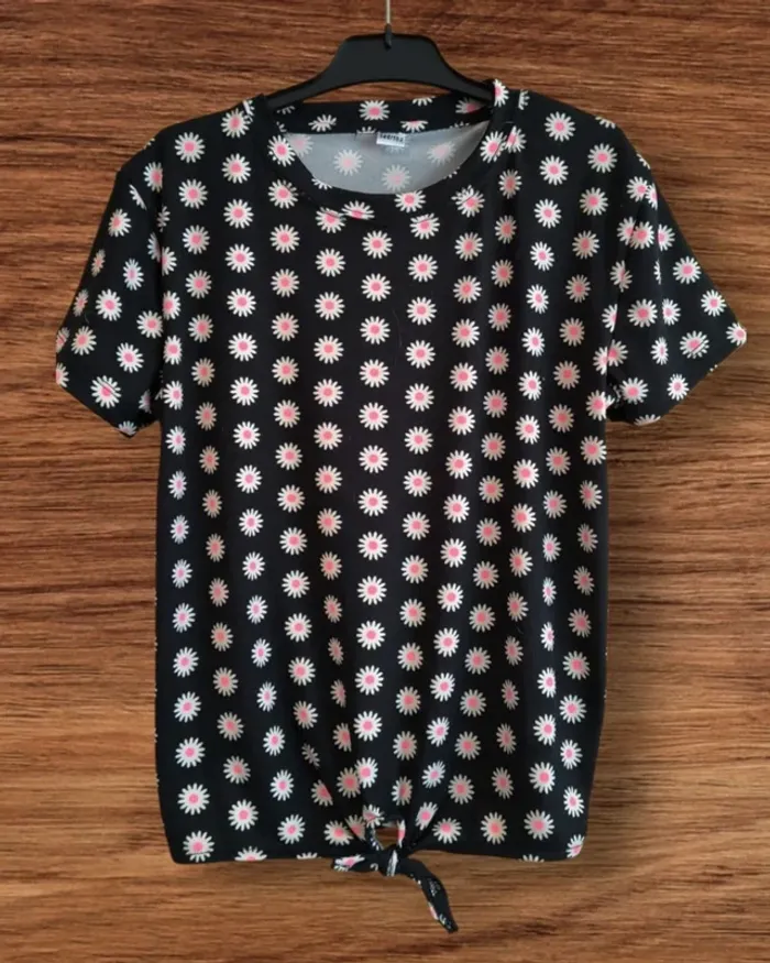 T-shirt à fleurs trop canon 🌼
Taille 146/152 (10-12 ans)