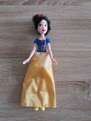 Poupee blanche neige