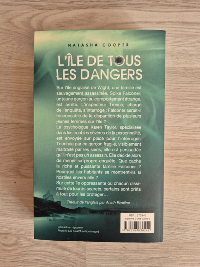 Livre L'île de tous les dangers - photo numéro 2