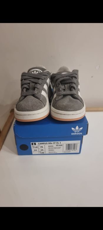 Basket adidas modèle campus taille 24