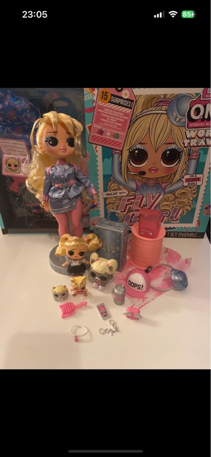 L.O. L. Surprise! OMG World Travel Poupée Mannequin - Fly GURL – avec 15 Surprises