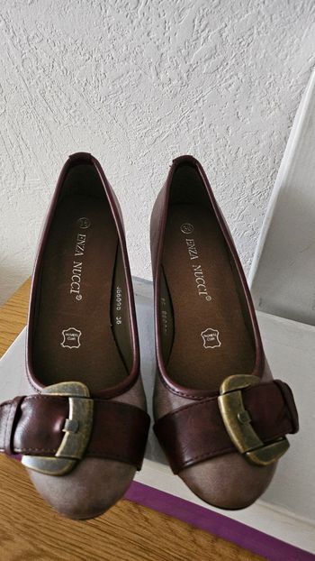 Belles chaussures à talons neuves pointure 36