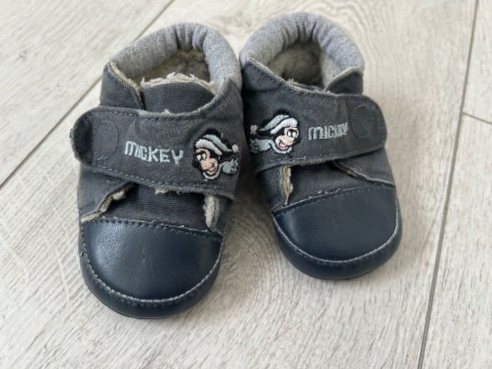 Chaussures chaussons de naissance Disney