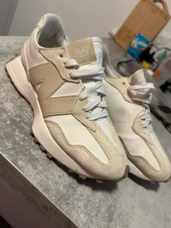 New Balance 327