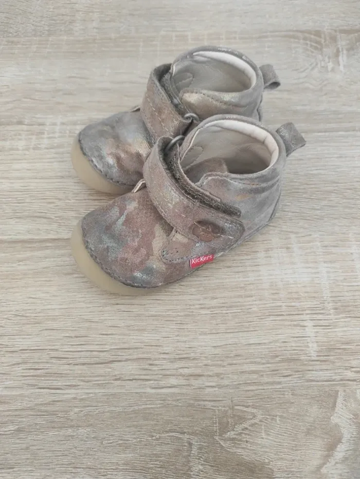 Chaussures bebe kickers pointure 20