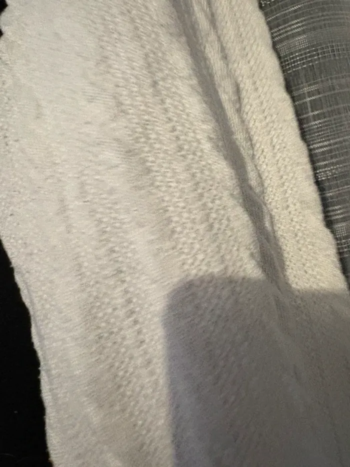 Pull noir et blanc - photo numéro 5
