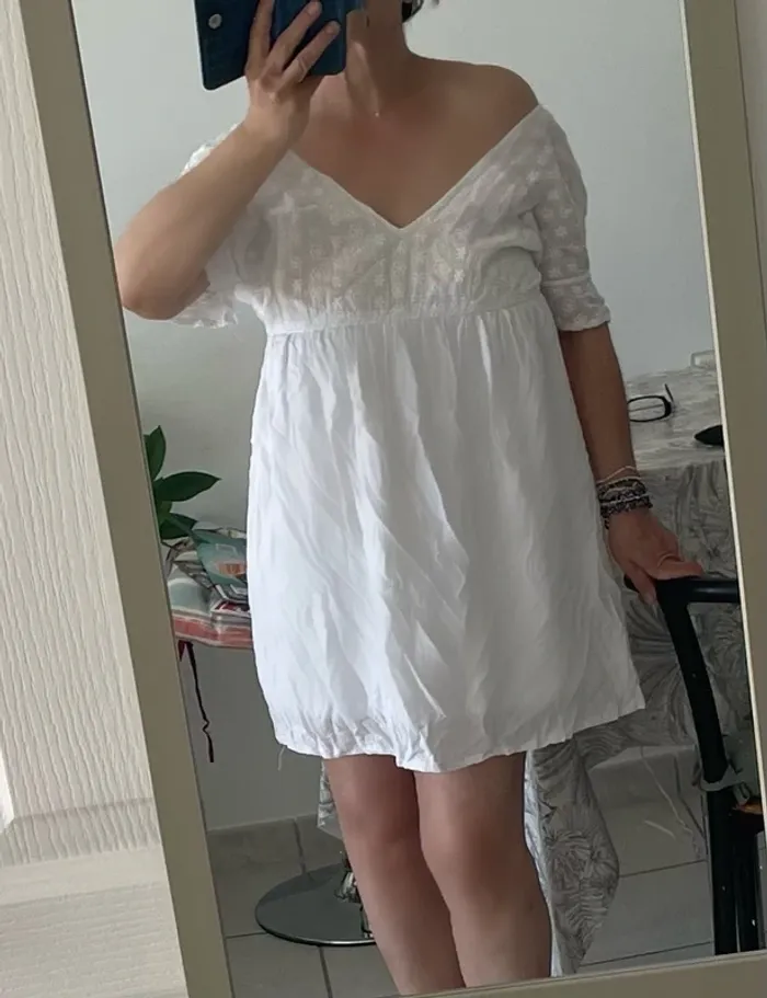 La petite robe blanche - photo numéro 3