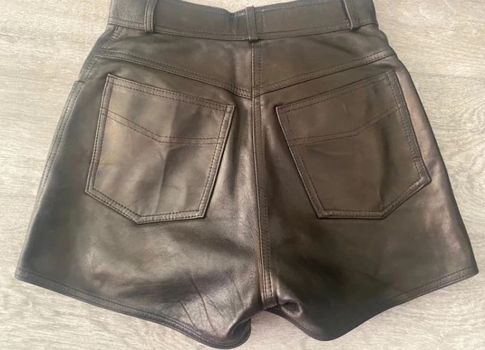 Short en cuir reflet doré - photo numéro 8