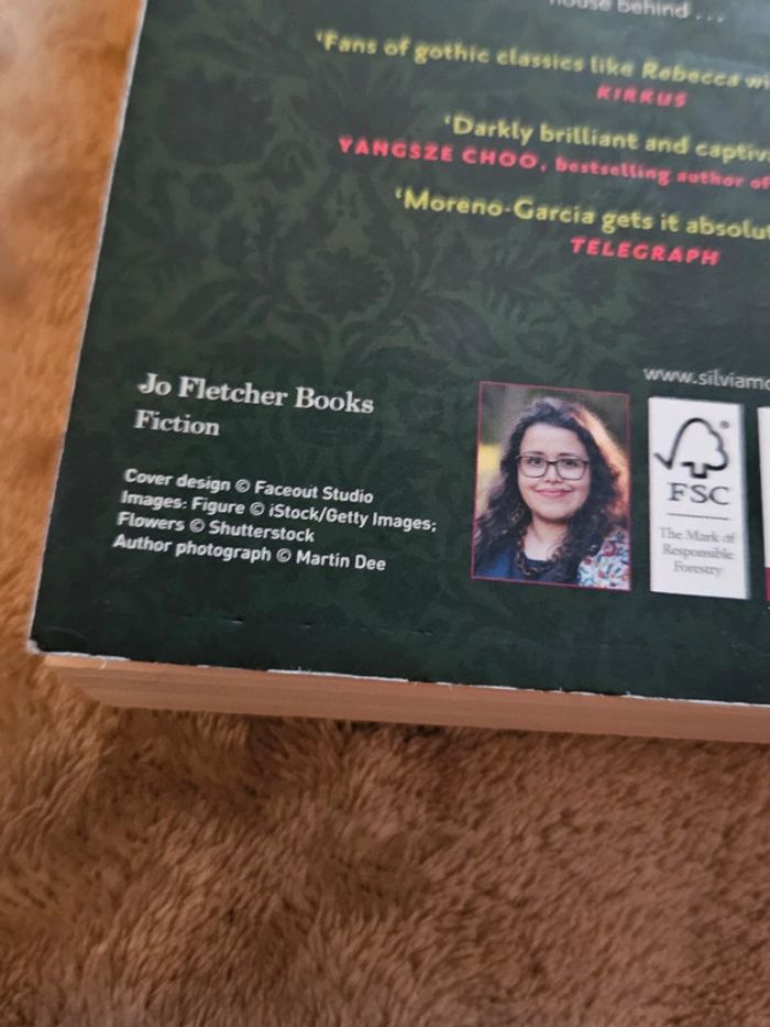 Livre Mexican Gothic V.O - photo numéro 3