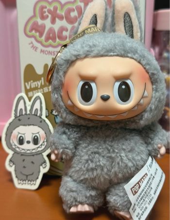 Labubu macaron sesame