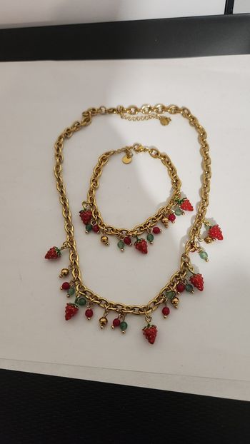 Parure collier fraises 