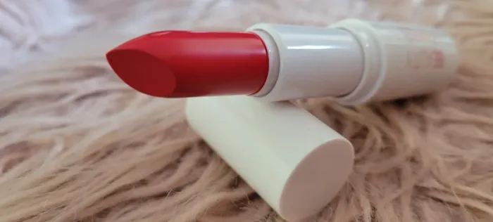 Rouge à lèvres rouge - photo numéro 3