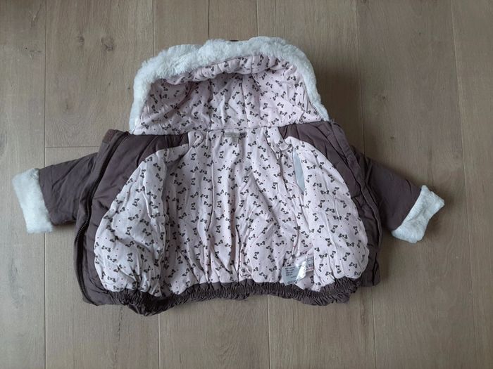 Doudoune / manteau bébé fille 6 mois - photo numéro 2