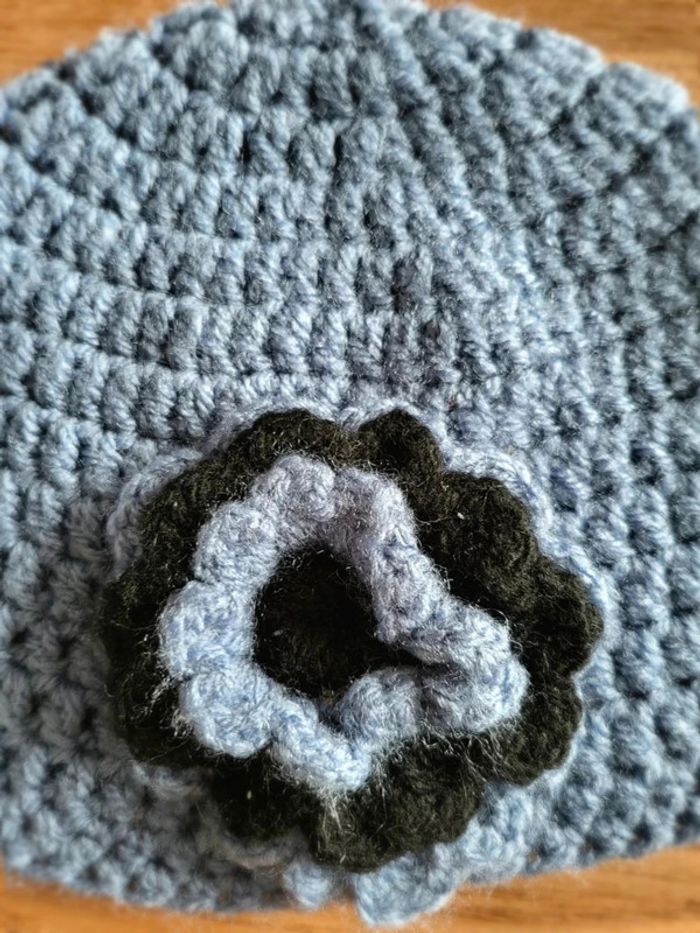 Bonnet d'Hiver Petite Fille Bleu Enfant en Laine Tissée au Crochet – Motif Fleur - photo numéro 2