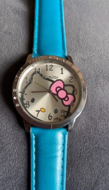 Montre femme ou fille hello kitty bleu neuve