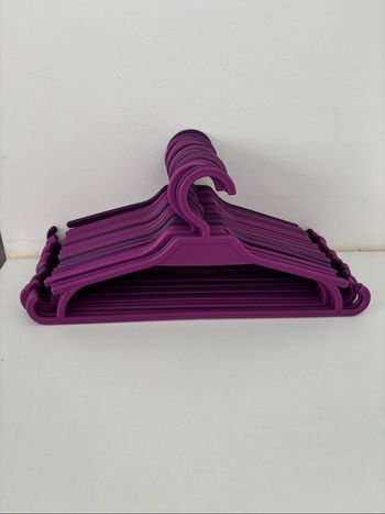 lot 25 cintres enfant violet et rose