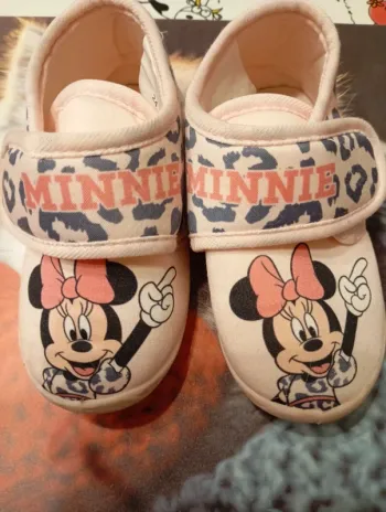 Chaussons Minnie pointure 24