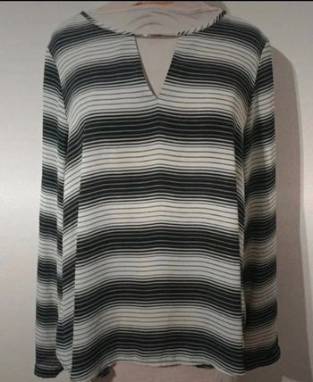 Superbe blouse col bijoux