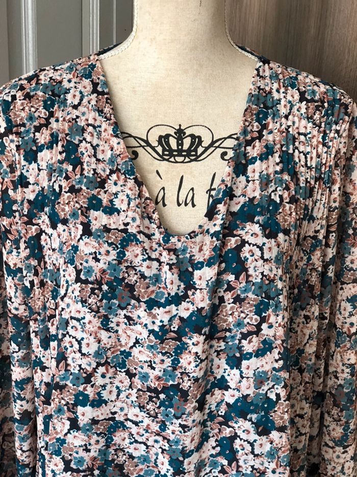 Robe été légèrement plissée taille 42 impeccable - photo numéro 2