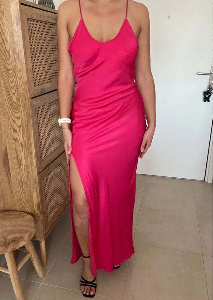 Robe longue en satin fuschia Morgan X Iris Mittenaere - photo numéro 2