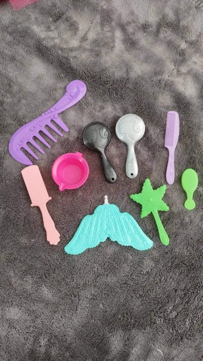 Lot accessoires de coiffure pour barbie