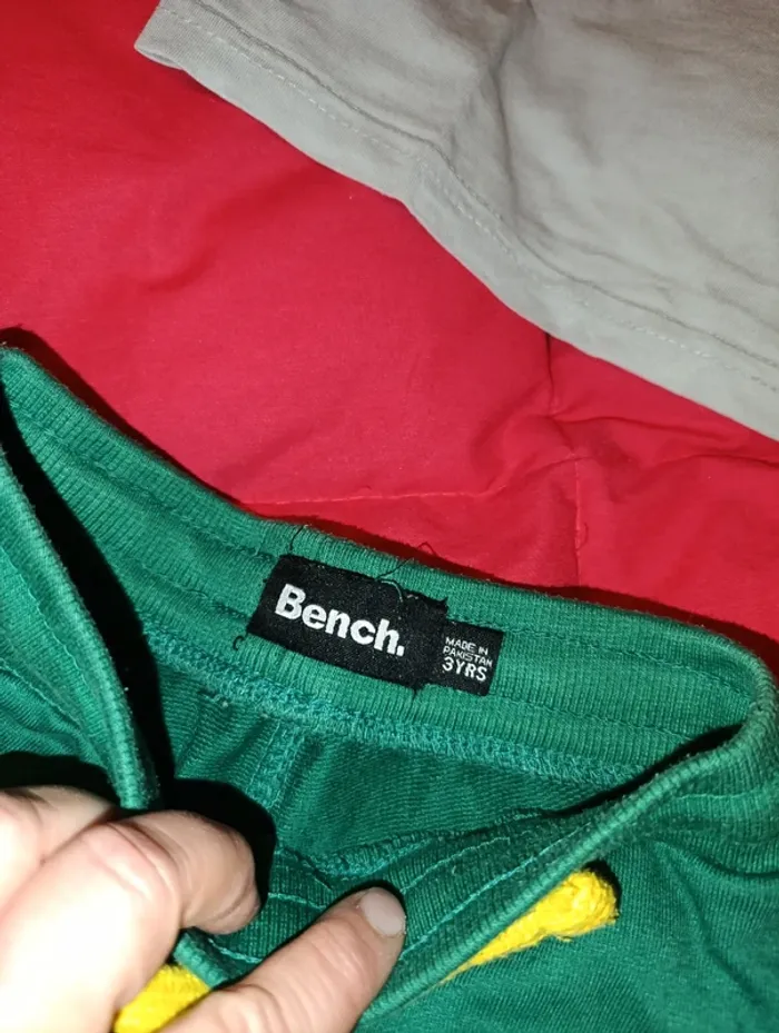 Ensemble jogging et tee shirt Bench. Taille 3 ans - photo numéro 6