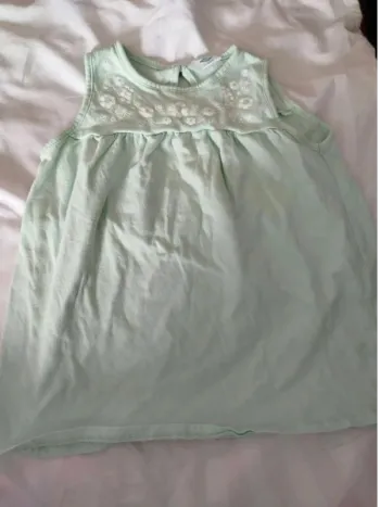 Robe fleurie  sans  manche  18  mois