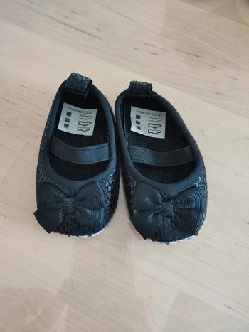 Chaussure noir genre ballerine taille 0/6mois neuve jamais porté