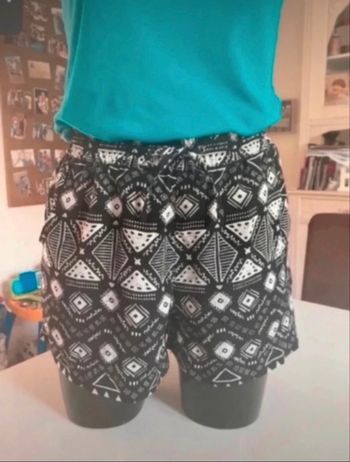 Short d’Été pour femme très bon état taille M confortable couleur noir et blanc