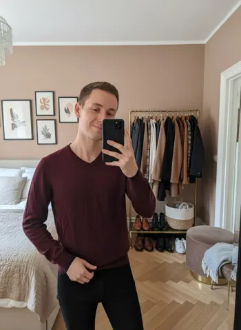 Pull fin col V bordeaux mailles fines bordeaux en laine mérinos