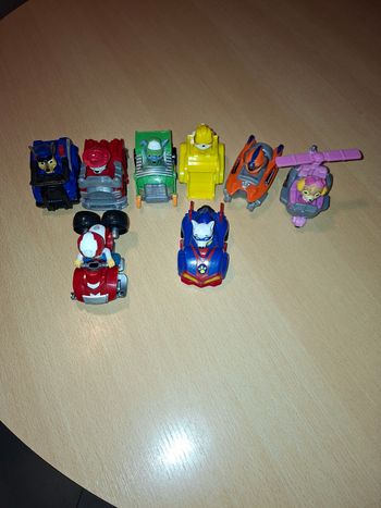 Lot de 8 véhicules paw patrol