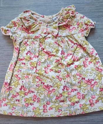 Robe fleurie très bon état - dressing trié par tailles