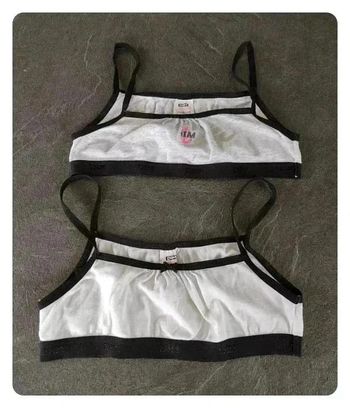 6 € Lot de 2 brassières Dim taille 10 ans